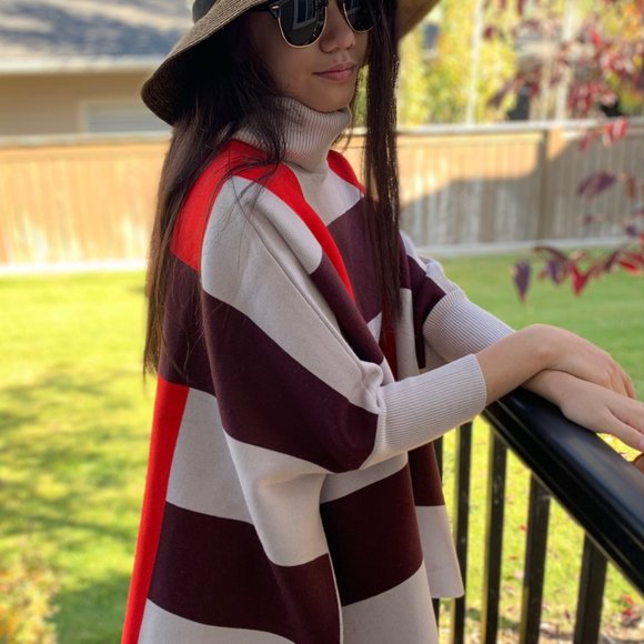 Women's Poncho with Turtle neck and Sleeves - Picture 5 of 6